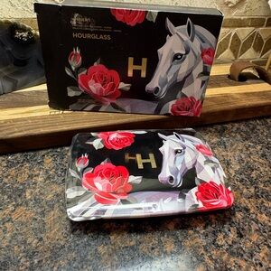 Hourglass Ambient Horse Palette NWB